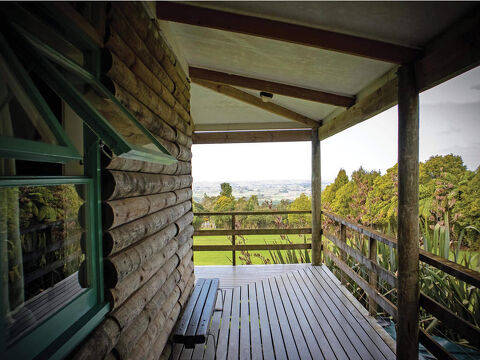 Pirongia Forest Park Lodge Deck