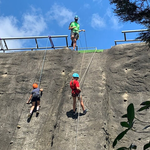 Rockclimbing/abseiling wall